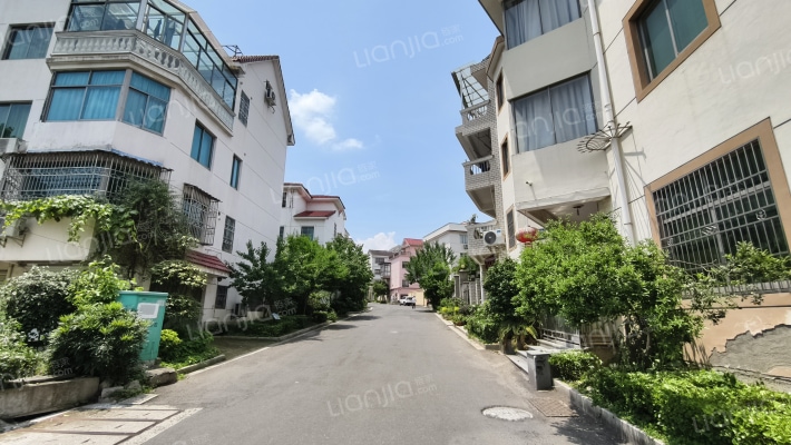 金凤山庄外景图