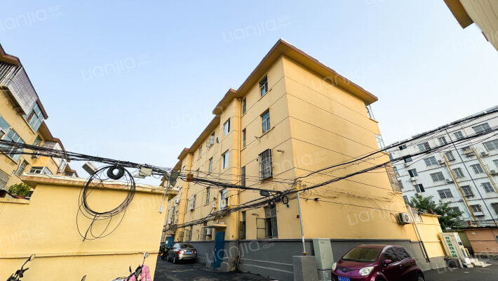 植物油厂家属院外景图