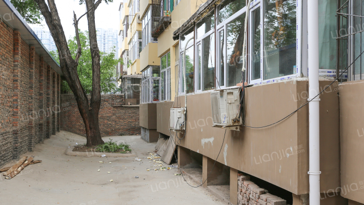 百货宿舍外景图