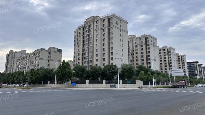 正商环湖溪岸外景图