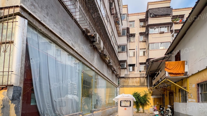 健康路中段路外景图