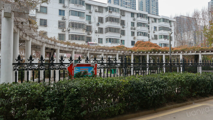 淮海东路20号中国人寿宿舍楼外景图