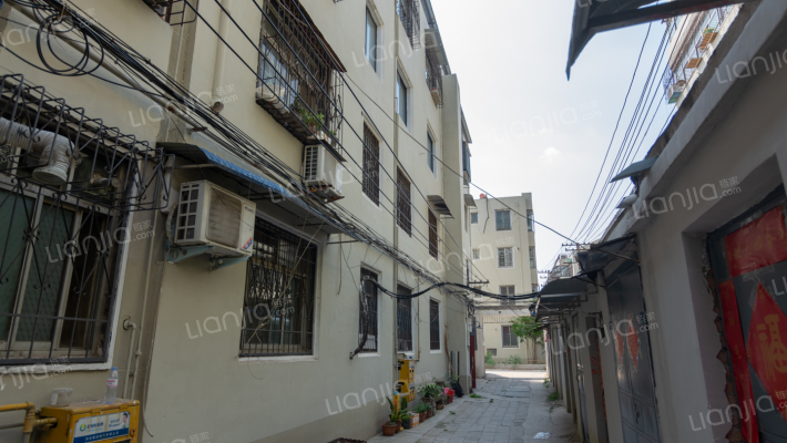 西坡南街二建集资楼外景图