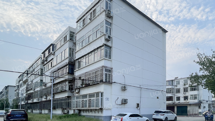 有色家属院外景图