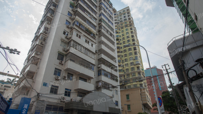 游泳池综合楼外景图