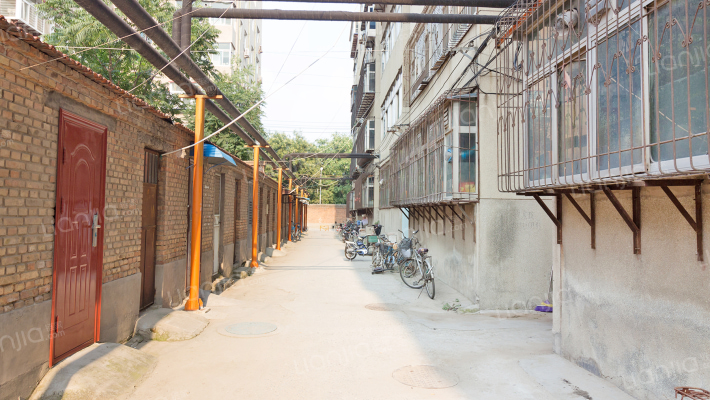 法院宿舍外景图