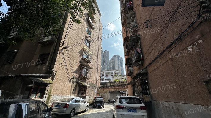 松山路102号外景图