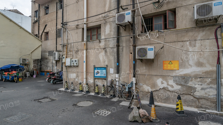 白水河里外景图