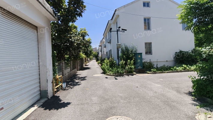 东郊花苑外景图