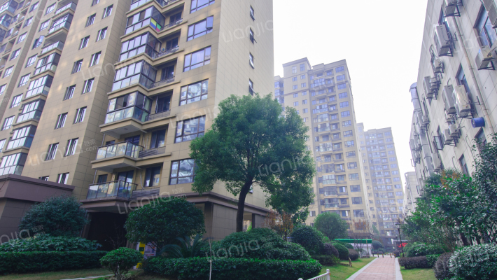 万龙中央公园外景图