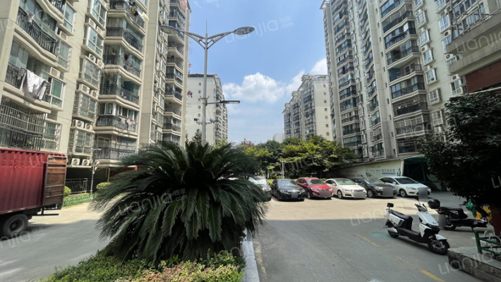 思联花园城外景图