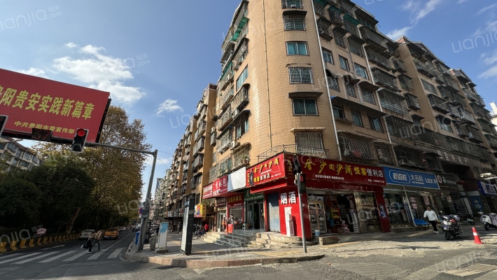 强臣地产外景图