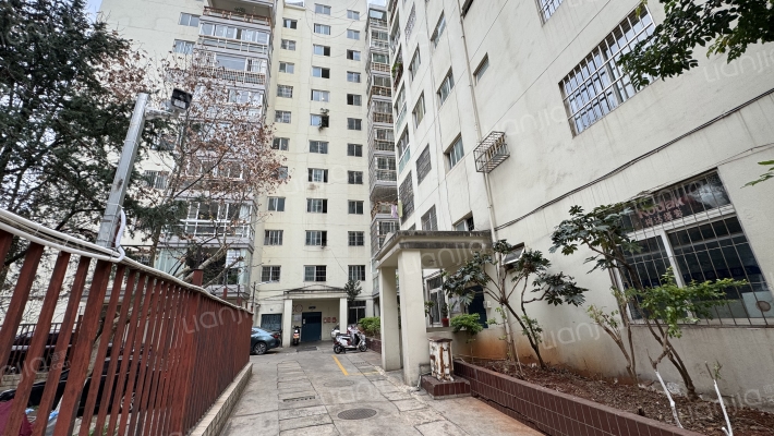 丹霞路花园教师住宅区外景图