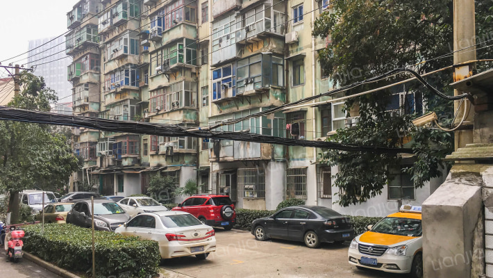 湖北美术学院教工宿舍外景图