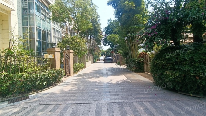 玉龙山庄外景图