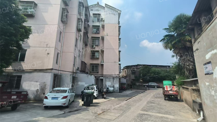 十六中宿舍楼外景图