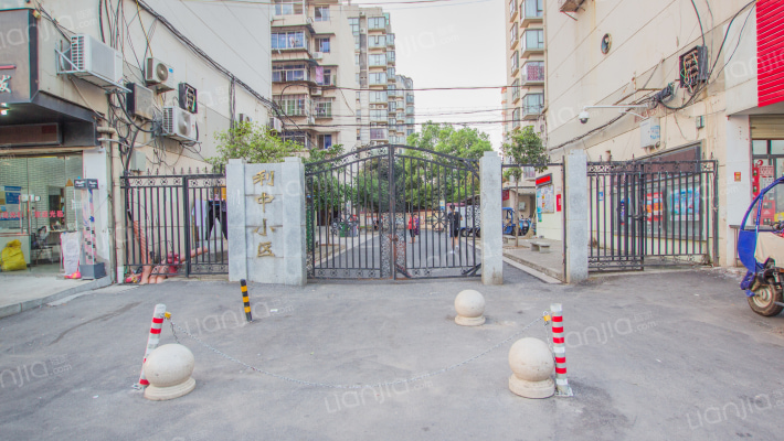 利中小区外景图