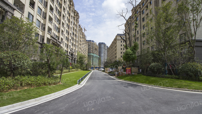 朝辉东方城三区外景图