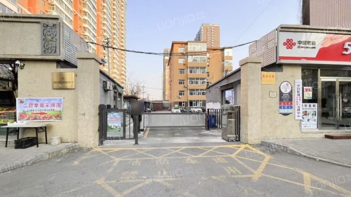 化工宿舍外景图