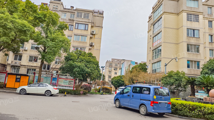 格林春天外景图