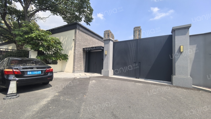 机场路里街外景图