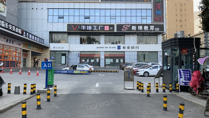 艾斯广场外景图