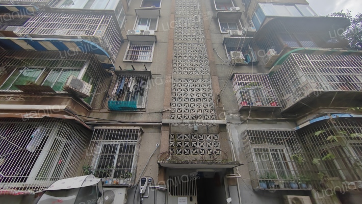 劝学路68号院外景图