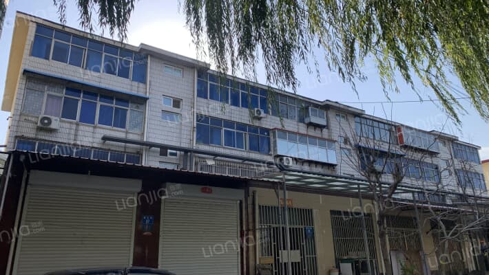 罐头厂家属楼外景图