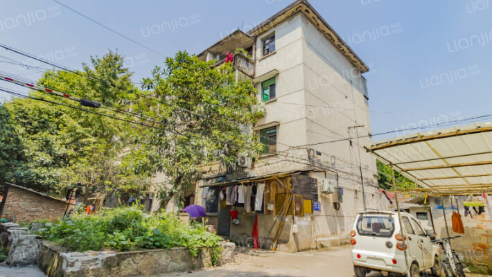 周莹庭院外景图