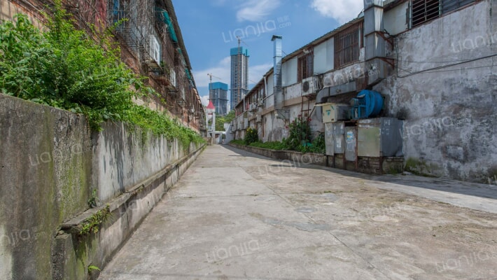 青云路326号院外景图