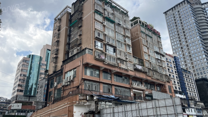 雄骏怡翠居外景图