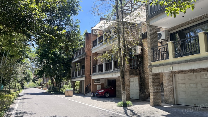 海兰云天外景图