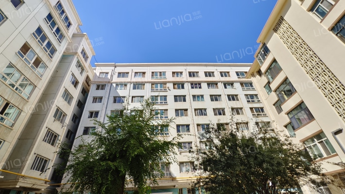 塑料六厂家属院外景图