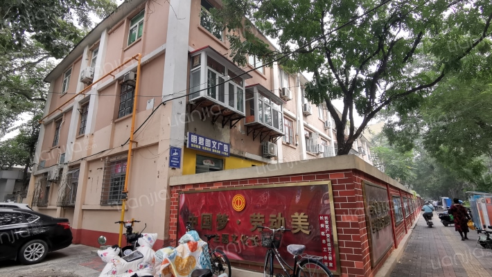 广安街省二建宿舍外景图