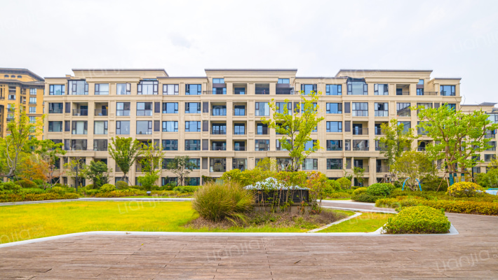 朴石青溪雲庐外景图