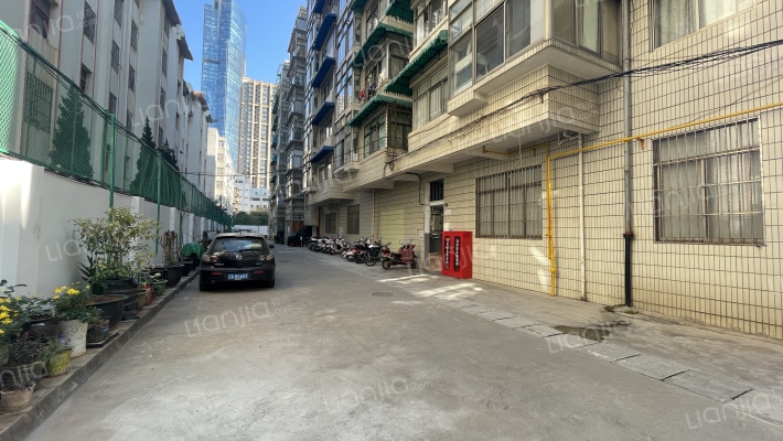 法院职工宿舍小区外景图