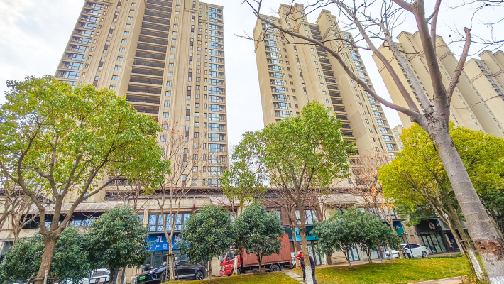 孔雀城塘院外景图