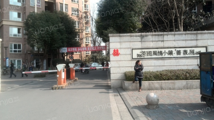 英国小镇蔷薇园外景图