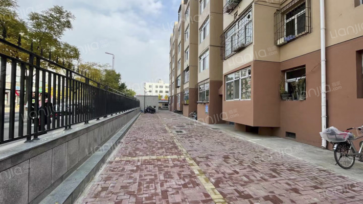 市财贸宿舍外景图