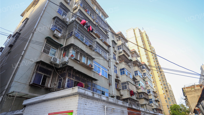 储备库家属院外景图