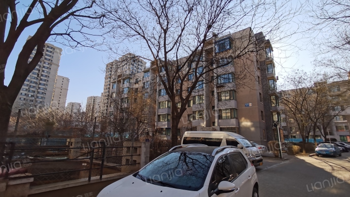 民安康城外景图