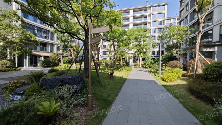 融创云翠外景图