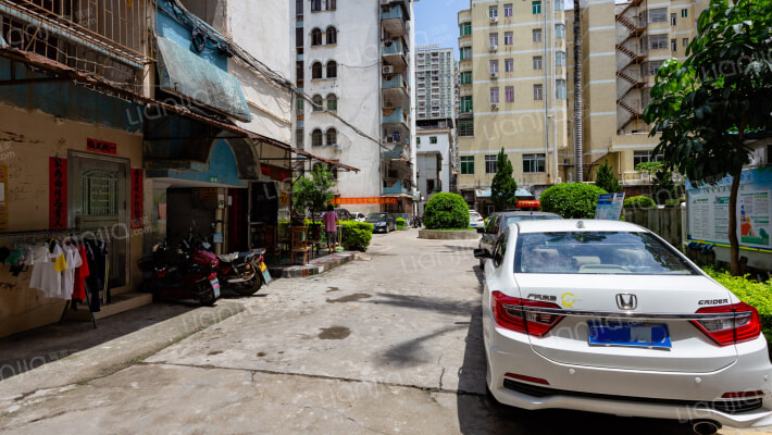 富华楼东区花园外景图