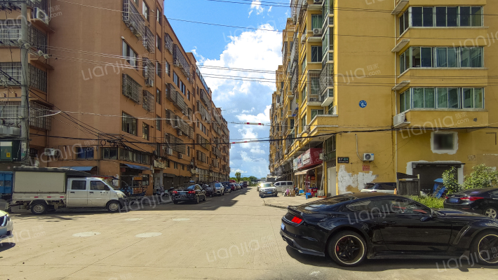 河滨小区外景图