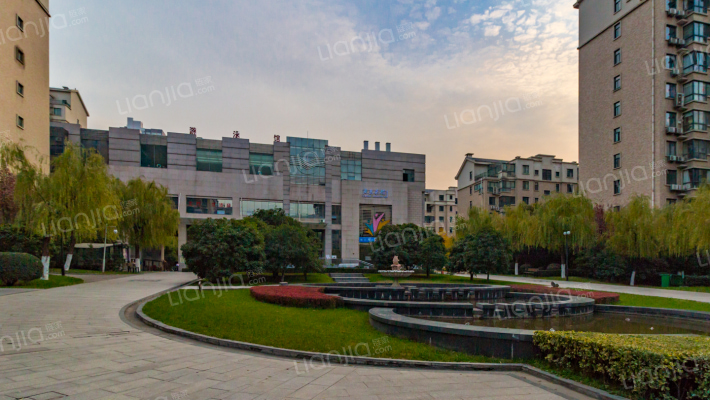 曲江春晓苑外景图