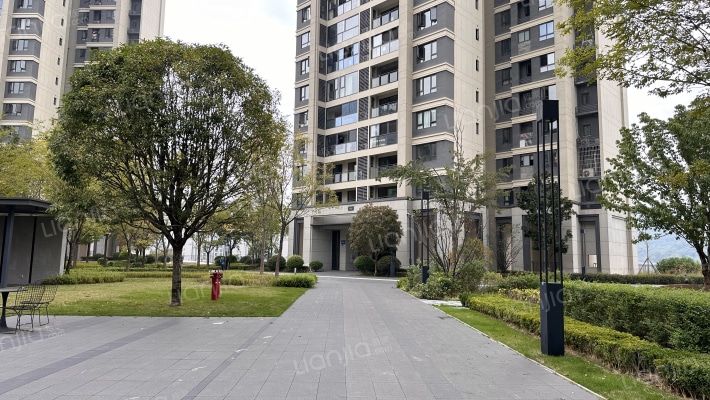 融创晓风澜庭外景图