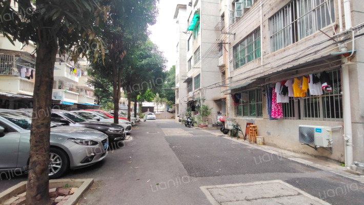 南宁市百果王食品有限责任公司宿舍外景图