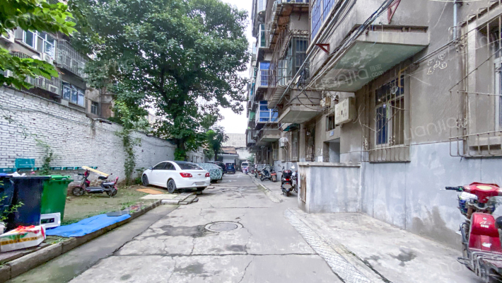 万年路31号院外景图