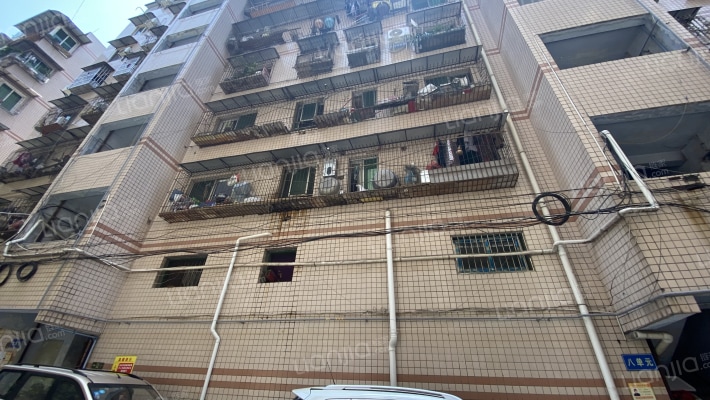 芳草居大院外景图