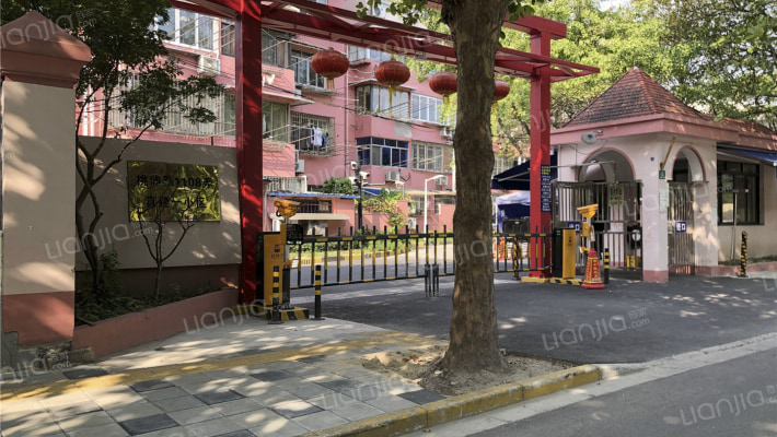 真建一小区外景图